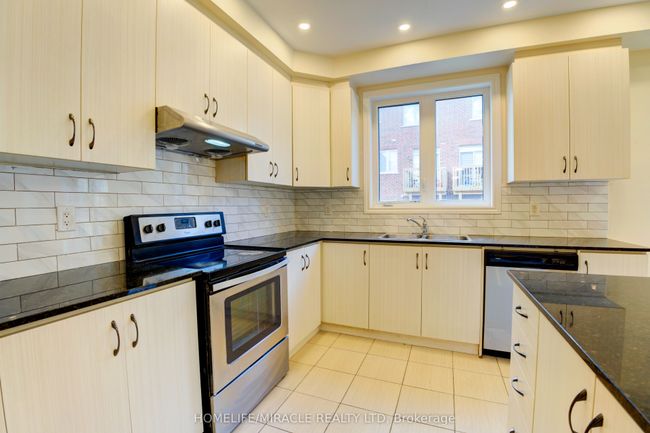 11 Sail Rd, House attached with 4 bedrooms, 3 bathrooms and 1 parking in Brampton ON | Image 11
