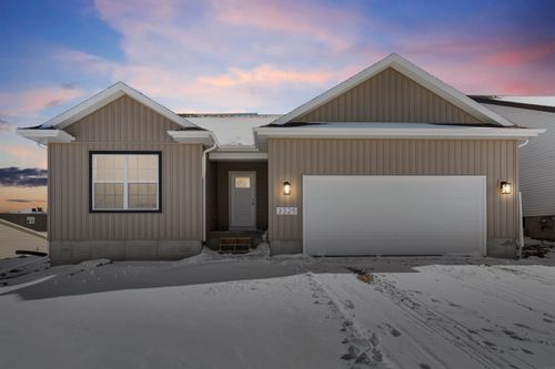 3325 Lincolnshire Rd, Waterloo, IA, 50701-7700 | Card Image