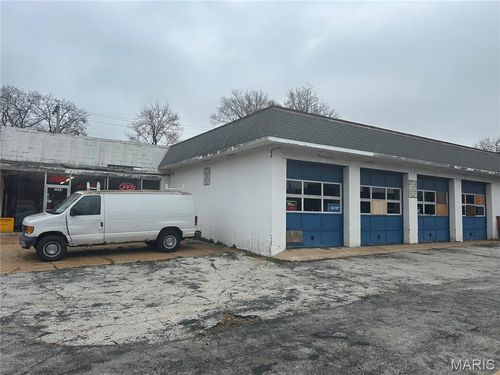 7049 W Florissant Ave, Jennings, MO, 63136-2558 | Card Image