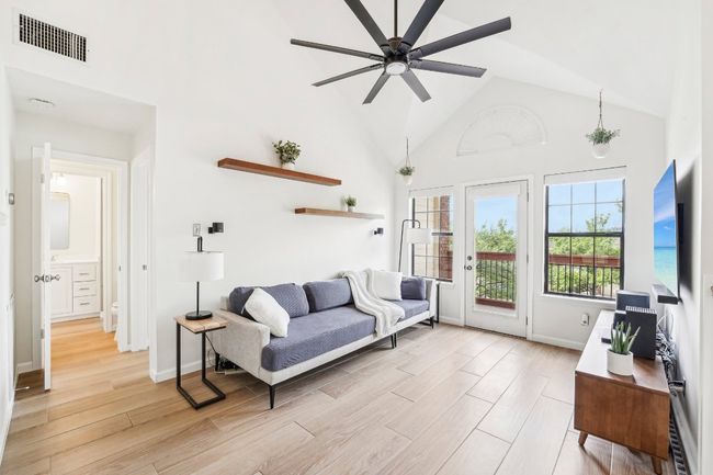 6610 Mesa Hollow Dr, Townhouse with 3 bedrooms, 2 bathrooms and 4 parking in Austin TX | Image 5