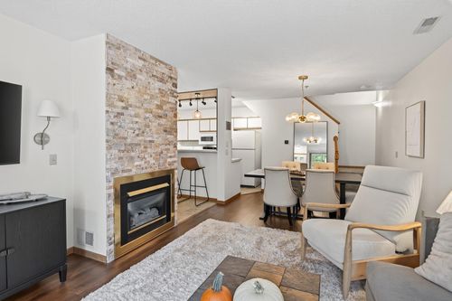 27-2597 Bedford Ct, Mendota Heights, MN, 55120-1739 | Card Image