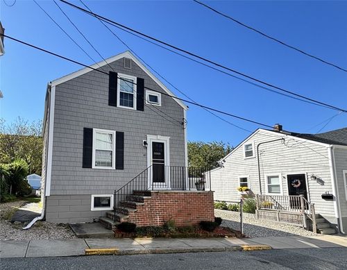 45 Extension St, Newport, RI, 02840-3409 | Card Image