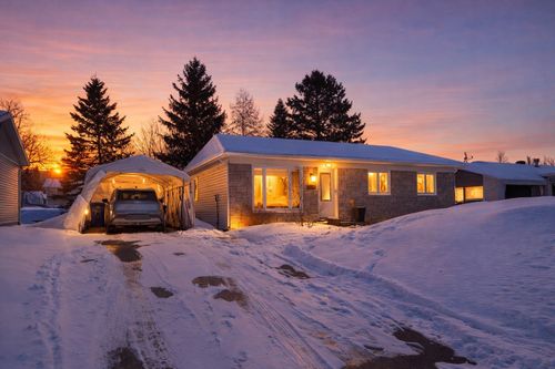 1421 Rue Grandpré, L'Ancienne-Lorette, QC, G2E2N4 | Card Image