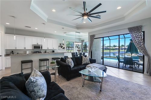 1685 Serrano Cir, NAPLES, FL, 34105-4948 | Card Image