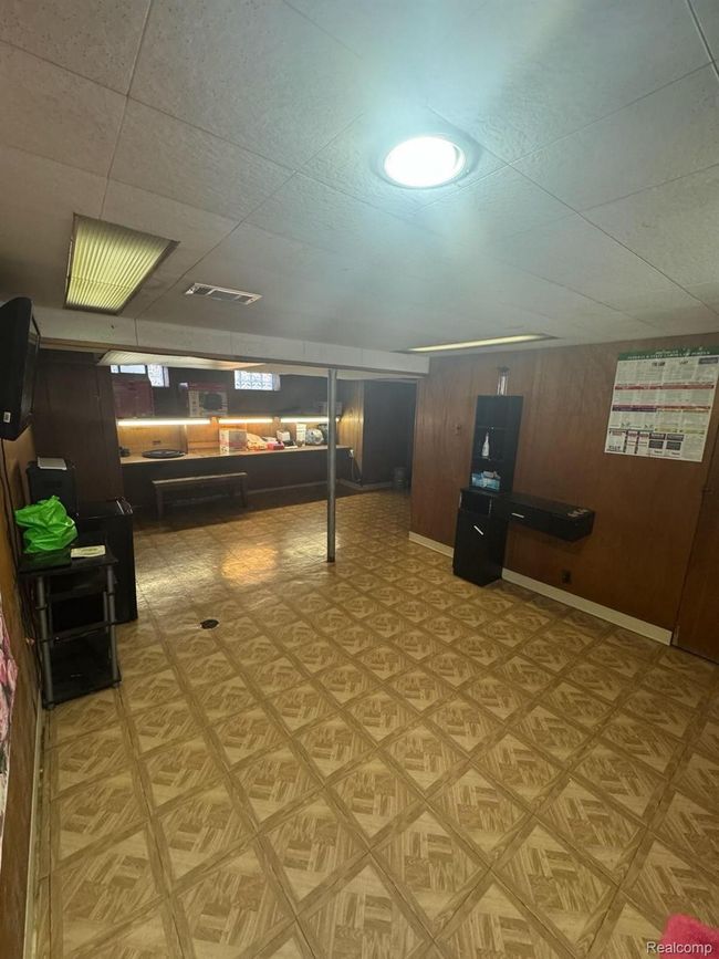 19490 Greenview Ave, House other with 3 bedrooms, 2 bathrooms and null parking in Detroit MI | Image 6