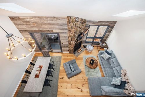 5 Wimbledon Dr, Vernon, NJ, 07462-5579 | Card Image