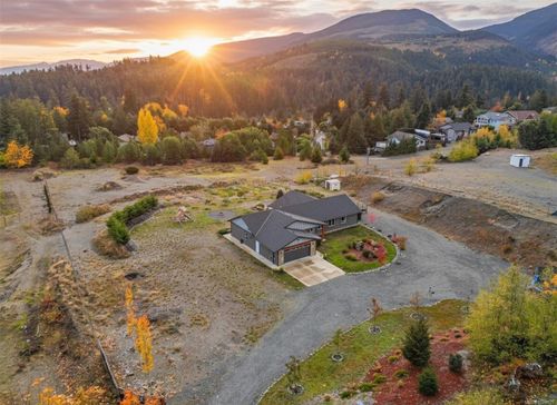 1700 Warn Way, Qualicum Beach, BC, V9K2S3 | Card Image
