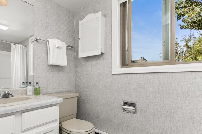 Bathroom with natural light | Image 17