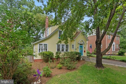 6604 44th Ave, UNIVERSITY PARK, MD, 20782-1103 | Card Image