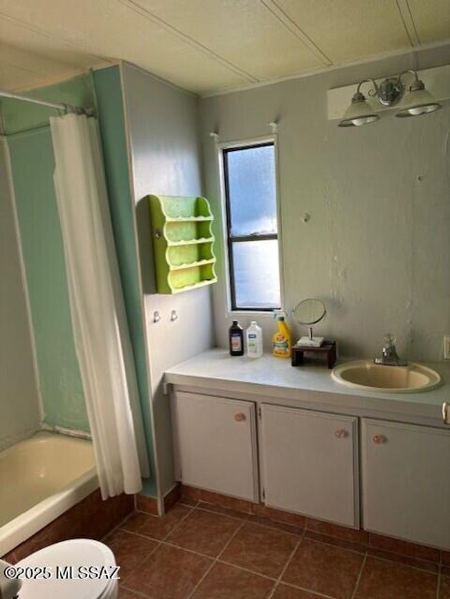 Bathroom | Image 8