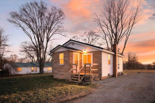 711 Rockingham Ave, Alma, MI, 48801-2724 | Card Image