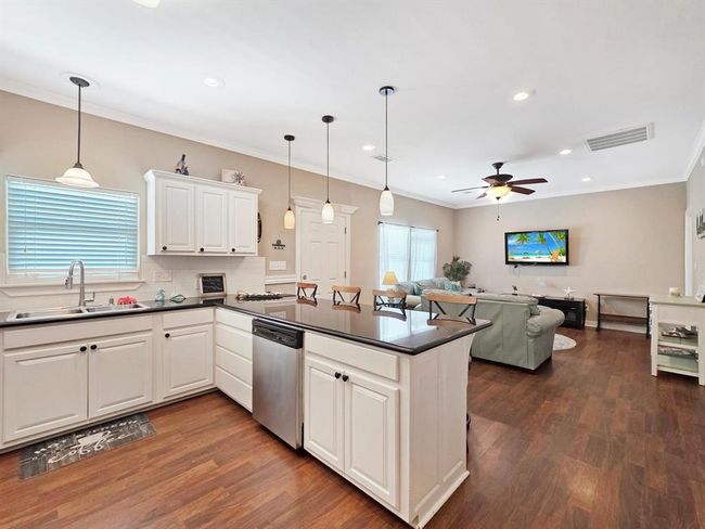933 Westview, House other with 2 bedrooms, 2 bathrooms and 1 parking in Crystal Beach TX | Image 24