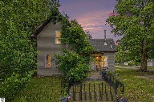 14596 Thompson Ave, Thompsonville, MI, 49683-9289 | Card Image