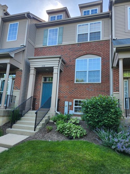 228 Station Park Cir, Grayslake, IL, 60030-2468 | Card Image