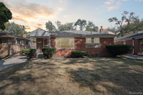 22130 Gardner St, Oak Park, MI, 48237-2684 | Card Image