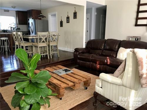 501 Vista Grande Cir, Charlotte, NC, 28226-3670 | Card Image