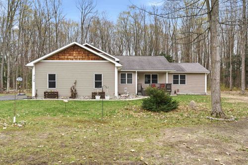 2129 Morgan Run Dr, Interlochen, MI, 49643-9152 | Card Image