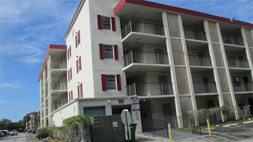 237-3001 Nw 48th Ave, Lauderdale Lakes, FL, 33313-7202 | Card Image