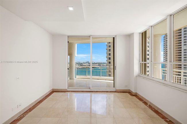APT-2611 - 888 Brickell Key Dr, Condo with 2 bedrooms, 3 bathrooms and null parking in Miami FL | Image 11