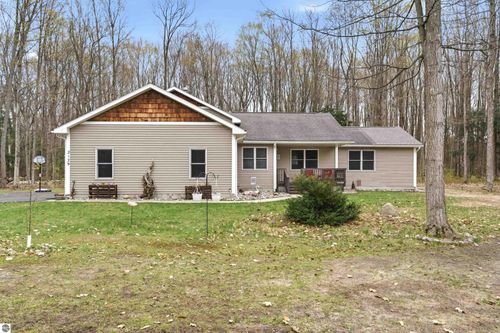 2129 Morgan Run Dr, Interlochen, MI, 49643-9152 | Card Image