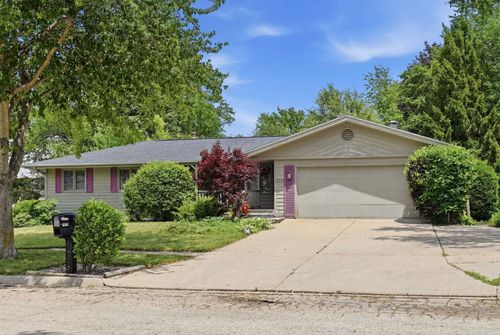 2014 Cimarron Dr, Freeport, IL, 61032-2945 | Card Image