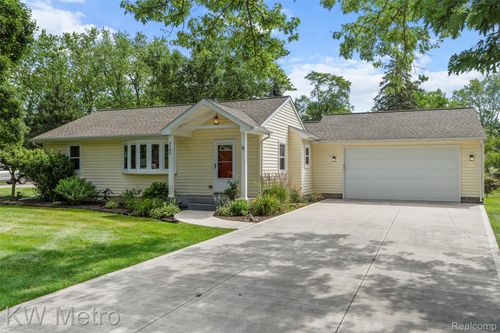 3180 Warringham Ave, Waterford, MI, 48329-3163 | Card Image