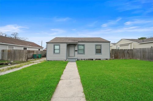 6 E Cleveland St, Baytown, TX, 77520-7107 | Card Image