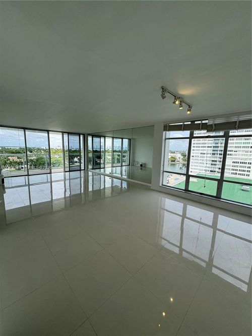 10f-5750 Collins Ave, Miami Beach, FL, 33140-2310 | Card Image