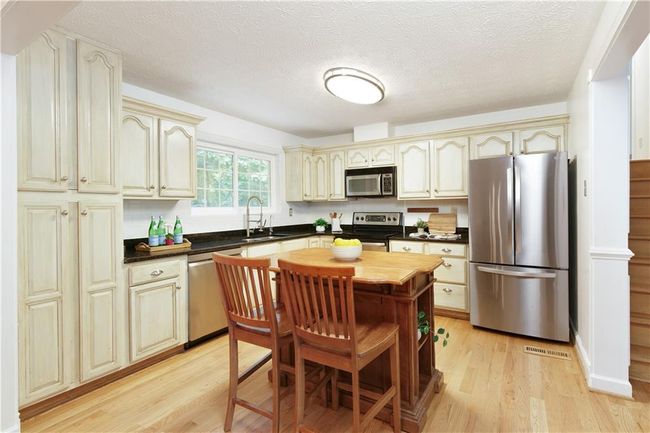 9685 Cone Ct, House other with 3 bedrooms, 3 bathrooms and null parking in Roswell GA | Image 7
