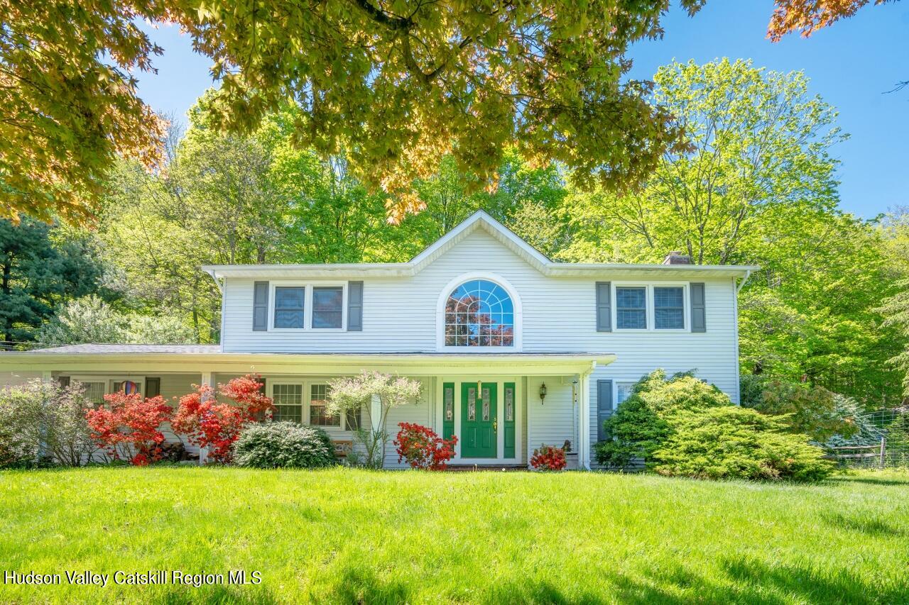 Crescent Ln, New Paltz, NY 12561