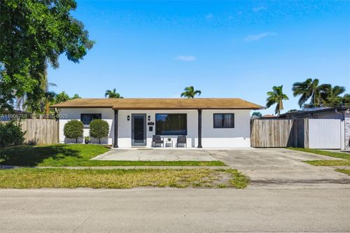 7511 Taylor St, Hollywood, FL, 33024-7045 | Card Image