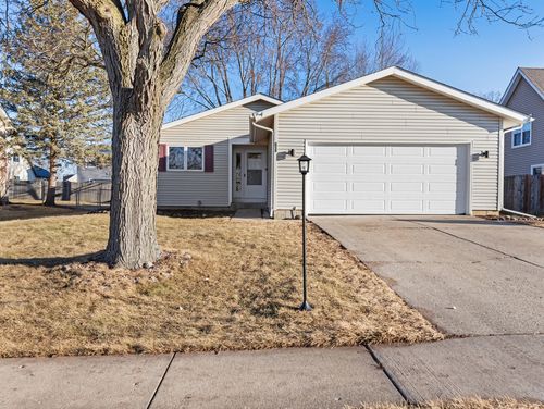 215 Apple Hill Ln, Streamwood, IL, 60107-1056 | Card Image