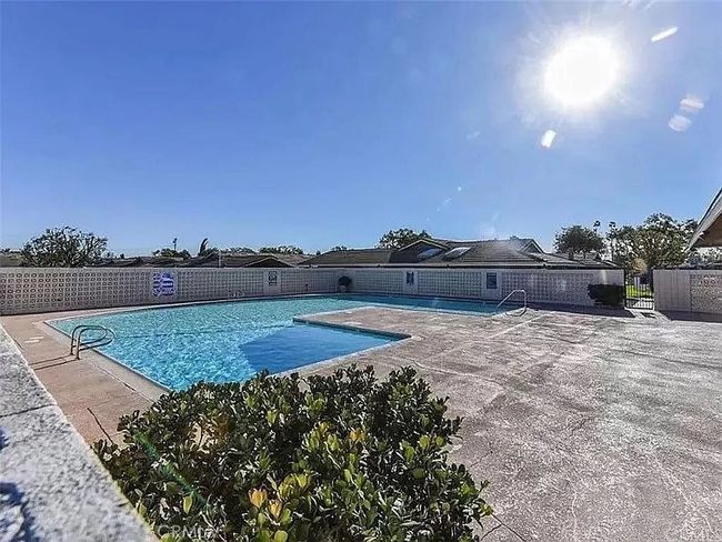 1109 E 1 St St, Condo with 3 bedrooms, 2 bathrooms and 2 parking in Tustin CA | Image 24