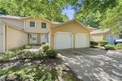 3949 Lake Run Blvd, Stow, OH, 44224-4341 | Card Image