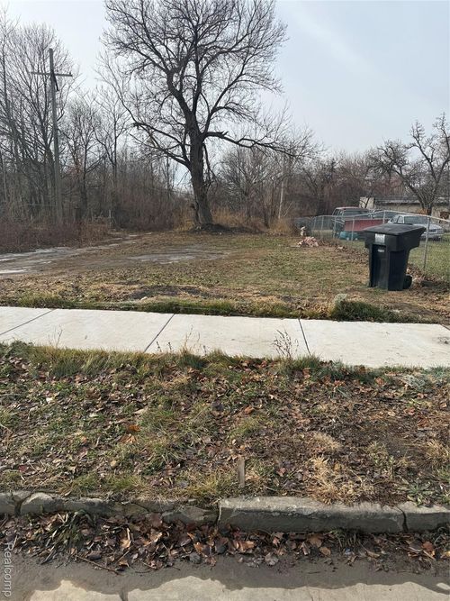 4631 17th St, Detroit, MI, 48208-2136 | Card Image