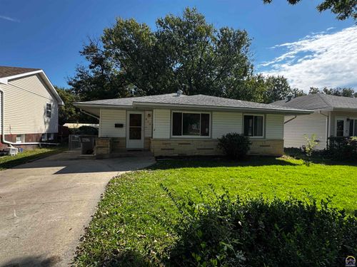 916 Garfield St, Emporia, KS, 66801-2427 | Card Image