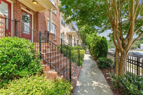 305 Alderwood Ln, Sandy Springs, GA, 30328-2550 | Card Image