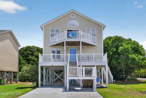 21 S Oak Dr, Surf City, NC, 28445-7870 | Card Image