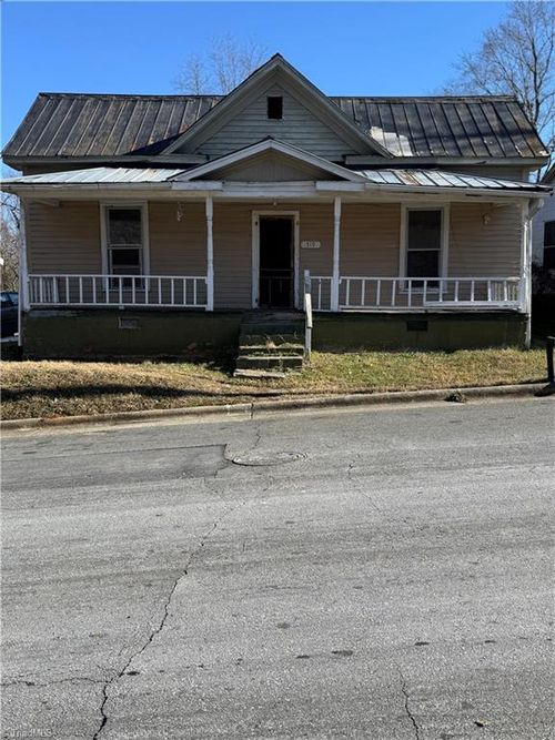 319 N Washington Ave, Reidsville, NC, 27320-2745 | Card Image