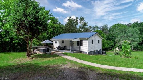 501 Melba Ln, Winston Salem, NC, 27107-6230 | Card Image