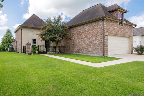 43103 Green Tree Ave, Gonzales, LA, 70737-8549 | Card Image