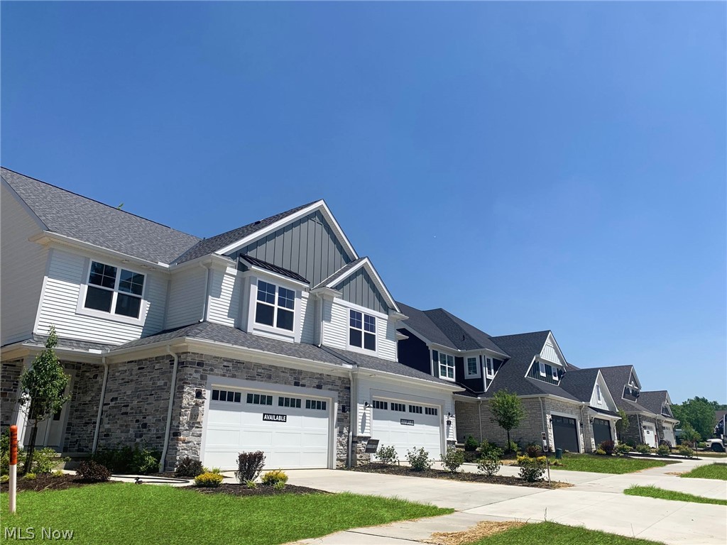 Town Centre Dr, Broadview Heights, OH 44147