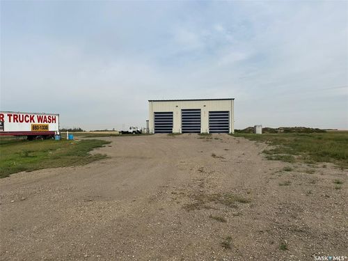 620 N Service Rd, Moose Jaw, SK, S6H1N9 | Card Image