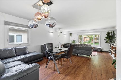 1960 Cowan Cres, Regina, SK, S4S4C6 | Card Image