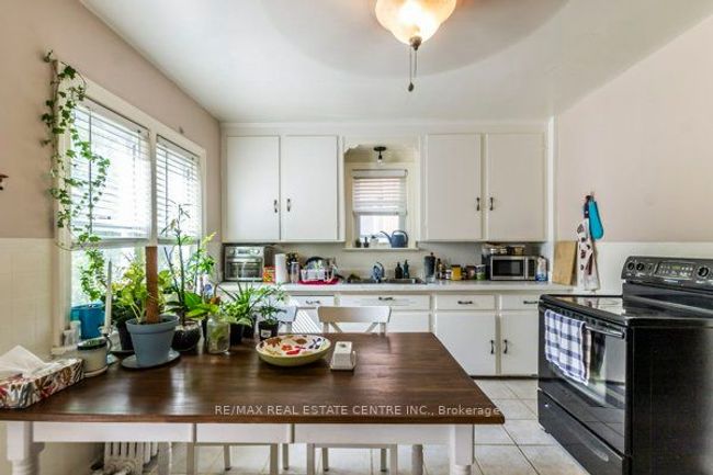 123 Krug St, Home with 5 bedrooms, 3 bathrooms and 3 parking in Kitchener ON | Image 10