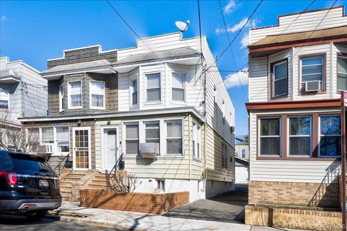 7535 60th Pl, Glendale, NY, 11385-6044 | Card Image