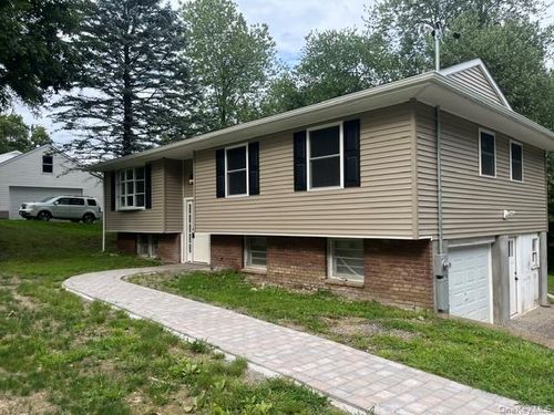 32 Hickman Drive, East Fishkill, NY, 12533 | Card Image