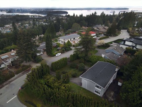 905 Greenwood Rd, West Vancouver, BC, V7S1X9 | Card Image