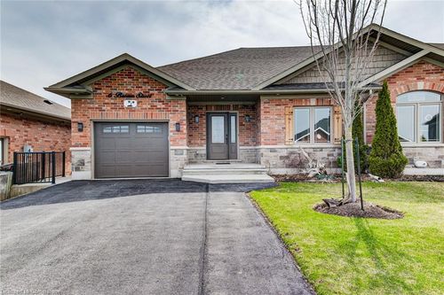 6 Brown St N, Clifford, ON, N0G1M0 | Card Image