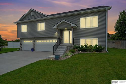 9767 Napa Ridge Dr, Lincoln, NE, 68526-9229 | Card Image